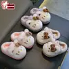 Chinelos de algodão autênticos da Hello Kitty para meninas, quentinhos para o inverno e com forro de fleece, chinelos de casa da Hello Kitty para meninas, com design de abraço no calcanhar