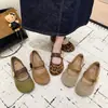 Sapatos Mary Jane de Outono 2026, estilo retrô com uma única tira, boca rasa, sapatos femininos com aumento interno de altura, sola macia, novo modelo suave