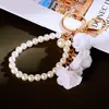 Cadena de Perlas de Camelia Llavero para Coche Colgante para Bolso de Mujer Llavero Flor de Tela Linda Borla Regalo