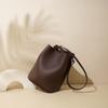 Bolsa Pequena Popular Retro de Alça Larga para Axila Feminina 2026 Nova Tendência Outono e Inverno Mais Vendida Bolsa de Ombro Cruzada Estilo Balde