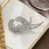 Broche Elegante de Perlas y Mariposas Estilo Coreano para Mujer, Broche Versátil de Pedrería, Pin Creativo Anti-Exposición, Fábrica de Accesorios para Trajes