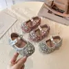 Sapatos de caminhada para bebês com solas macias e características antiderrapantes, estação primavera, para bebês de 0 a 3 anos, sapatos de princesa com diamantes brilhantes, sapatos estilosos para meninas pequenas