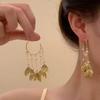 Aretes Retro Franceses de Borla de Flor Dorada Otoño e Invierno Distintivos Diseño Nicho Mil Oro Lujo Ligero Aretes Exquisitos
