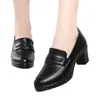 Saltos Altos Pretos Bico Redondo Femininos Salto Grosso Plataforma Impermeável 2026 Chegada de Outono Sapatos Casuais Femininos Pés Não Cansados Sapatos Femininos