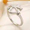 Joyería Transfronteriza Europea y Americana Anillo Abierto de Corazón de Amor Personalizado Moda Simple Accesorios de Mano de Lujo Ligero para Mujeres Venta al por Mayor de Vacaciones