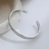 Pulsera Magnética Martillada de Amazon, Brazalete Magnético Abierto Ajustable, Color Cobre Rojo Vintage, Accesorio Magnético Versátil