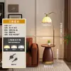 Lámpara de Pie Retro Vintage para Sala de Estar, Lámpara de Mesita de Noche para Dormitorio, Estante para Mesa de Café, Lámpara de Pie Creativa y Única al Lado del Sofá