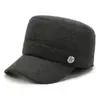 Gorro de invierno a prueba de viento y cálido para hombres de mediana edad y mayores, protección para los oídos a prueba de frío, gorro plano de cinco estrellas forrado de polar, gorro de algodón para proteger los oídos para personas mayores