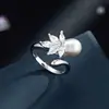 Anillo Abierto con Forma de Serpiente de Perla de Agua Dulce Circonita Microincrustada Forma de Cabeza de Serpiente Tridimensional Anillo Ajustable Índice de Lujo Accesible