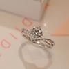 Anillo de amor con corona de 1 quilate y explosión de libro de equitación rojo pequeño para mujer, con cruz en V de diamantes de imitación de Mosan de alto valor de color.