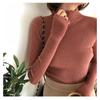 Camisa de baixo de tricô com gola alta parcial feminina 2023 Outono Novo ajuste slim modelador top interno estilo ocidental suéter de orelha de madeira