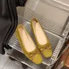 6001-2 Sapatos Rasos Femininos Retro com Laço 2026 Novo Estilo Bico Quadrado Boca Rasa Solado Macio Confortáveis Versáteis Sapatos Casuais