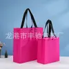 Tienda de ropa de mujer de moda: Bolsas de tela no tejida ecológicas hechas a medida para publicidad y compras, diseñadas para transportar ropa