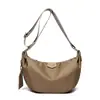 Modelo nuevo y moderno, bolsa de hombro tipo dumpling de nailon texturizado y duradero para el día a día, bolso cruzado casual estilo coreano para mujer