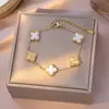Colar Popular Transfronteiriço da Sorte Trevo de Quatro Folhas Aço Titânio para Meninas, Novo Conjunto de Corrente Clavicular Cinco Flores Dupla Face Versátil e de Luxo Leve