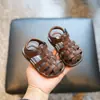 Sandálias confortáveis, sapatos romanos de bico fechado, novas sandálias de verão para bebês, novos sapatos chineses macios e antiderrapantes para crianças pequenas, para meninas