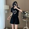 Traje deportivo Mujer Verano 2025 Nuevo Holgado Cubre carne Casual Reductor de edad Calle Frita Manga corta Pantalones cortos Dos piezas #916