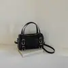 Nuevo charm para bolso, minimalista y chic, que irradia un ambiente relajado y vacacional. Perfecta para otoño e invierno, esta bolsa tote retro es una opción elegante para mujeres.