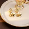 TikTok Más Vendido Pendientes de Flor Dorada de Alta Gama y Diseño Sencillo Pendientes Elegantes Versátiles Accesorios Personalizados para Orejas