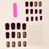 Unhas Vestíveis de Halloween Quadradas Médias em Tons Vermelhos com Caveira Dourada Mão Esqueleto Unhas Postiças Destacáveis