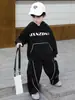 Conjunto de Sudadera con Cordón Negro y Gris para Niños, Atuendo Casual Deportivo de Dos Piezas con Mangas Largas Estiloso para Primavera y Otoño para Niños Pequeños
