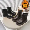 Botas femininas, forradas com fleece para aquecimento, coleção outono/inverno 2026, botinhas de couro infantis, estilo britânico, sola macia, design simples, atacado