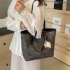 Bolsa Tote Popular Transfronteiriça de Cor Contrastante Grande Capacidade Feminina 2025 Nova Bolsa de Ombro para Trabalho e Deslocamento Bolsa de Axila de Alto Nível