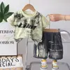 Roupa Infantil Menino Conjunto de Verão 2026 Novo Conjunto de Duas Peças Tie-Dye com Letras de Manga Curta Roupas da Moda para Meninos