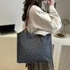 Bolso de Gran Capacidad Bolso Tote Personalizado para Mujer 2025 Nuevo Estilo Hermoso Nicho Moderno Bolso de Hombro Textura Bolso de Mujer