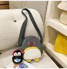 Mochila Fofa de Pinguim para Mulheres, Novo Design de Nicho Cartoon, Pequena Mochila Escolar para Estudantes, Mochila Leve para Viagem e Dia a Dia