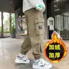 Roupas Infantis Calças de Inverno Forradas com Lã para Meninos 2023 Novo Estilo para Meninos Maiores Outono e Inverno Calças Cargo Forradas com Lã Tendência
