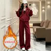 Otoño/Invierno 2026 Atuendo Súper Caliente Moda Reductora de Edad Casual Deportivo Chaqueta con Forro de Terciopelo Sudadera Roja Conjunto Completo Pantalones Mujer
