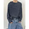 Camiseta de manga larga a rayas, cuello redondo, corte holgado, borde deshilachado, versátil, estilo vintage de primavera, camiseta interior fina para hombre, top para hombre