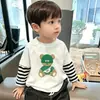 Camisa Base Listrada Patchwork para Meninos 2026 Novo Modelo Camiseta de Manga Longa Infantil Algodão Puro Top de Outono para Crianças Maiores