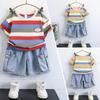 Traje Corto de Verano 2025 Nuevo para Bebés y Niños Finos Estilo Hong Kong Jeans Retro Casual Rayas de Colores Mangas Cortas