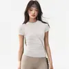 Novo Top Respirável para Yoga Slim-Fit de Manga Curta para Mulheres Camiseta para Corrida ao Ar Livre Roupas de Fitness para Treinamento de Pilates