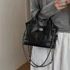 Bolsa de mão acolchoada de moda transfronteiriça para mulheres, novo modelo 2026, bolsa balde crossbody de corrente de grande capacidade