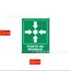 É proibido estacionar em frente à porta da garagem na Espanha.. Por favor, não estacione na área da entrada.. Existe um aviso de entrada e saída de veículos na parte interna da porta da garagem.