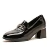 Zapatos de mujer brillantes 2026 otoño nuevo zapatos bajos de una sola pieza con tacones gruesos, mocasines de charol a la moda, versátiles para ir al trabajo y al día a día