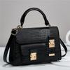 Bolsa pequeña cuadrada para mujer, bolso cruzado para mujer, bolso de hombro de nicho de alta gama, bolso mensajero de venta caliente transfronteriza, fábrica de bolsos para mujer