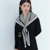 Lenço de Seda Elegante de Luxo Leve Novo Lenço Quadrado Grande Feminino Seda Sarja 90cm Xale de Viagem Geométrico Combinando Cores Lenço Simples Novo