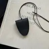 Colar Cordão com Clipe Magnético de Couro para Óculos de Sol para Pendurar no Pescoço para Mulheres, Cordão com Clipe para Óculos, Corrente para Pendurar como Decoração de Roupa no Pescoço, Acessório de Corrente para Suéter