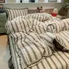 Juego de cuatro piezas de colcha de encaje de algodón fresco y sencillo estilo Ins, juego de cuatro piezas de falda de cama bordada estilo princesa fresco y sencillo teñido en hilo