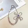 Cadena de Teléfono Móvil de Alta Gama con Trébol de Cuatro Hojas y Llavero de Cristal Incrustado con Diamantes, Estilo Correa de Muñeca Venta al por Mayor