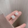 Nuevos aretes de tuerca de aguja de plata S925 de moda, aretes populares versátiles, joyería de temperamento simple y fresco de hadas al por mayor