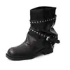 Novas botinhas de tornozelo com rebites 2026, botas estilo Martin da moda outono/inverno com bico redondo e salto grosso para mulheres, estilo europeu e americano com detalhes de fivela