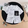 Conjunto de Verano para Niños Nuevo Elegante y Guapo Bebé Niños Estampado Completo Estrella Manga Corta Conjunto de Dos Piezas Ropa Delgada Moderno