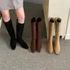 Botas largas de ante para mujer con punta cuadrada, nuevo estilo otoño/invierno 2025, botas de montar hasta la rodilla, tacón bajo, efecto adelgazante