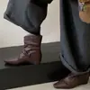 Botas Curtas Empilhadas Estilo Coreano para Mulheres, Novas Botas Individuais Outono e Inverno 2025 com Bico Fino e Saia, Botas Slim de Salto Baixo