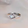 Novo Anel Oval Olho de Gato Brilhante Diamante Pedra da Lua Leve Luxo Nicho Versátil Ajustável Dedo Indicador Anel Feminino Ao Vivo Atacado